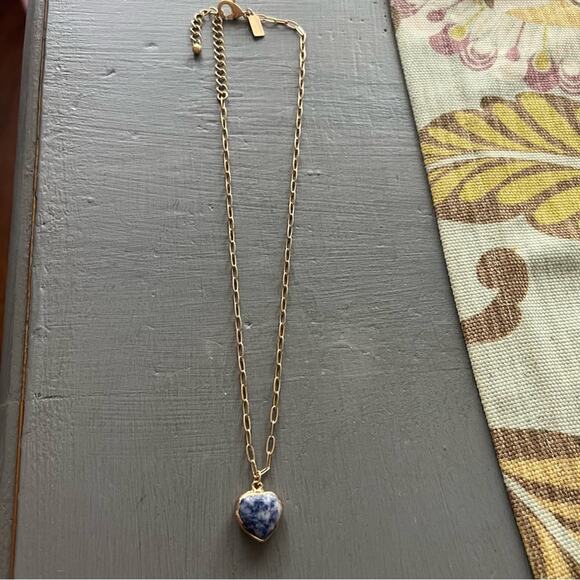 Canvas Gold Tone Chainlink Heart Pendant Necklace - Picture 3 of 6